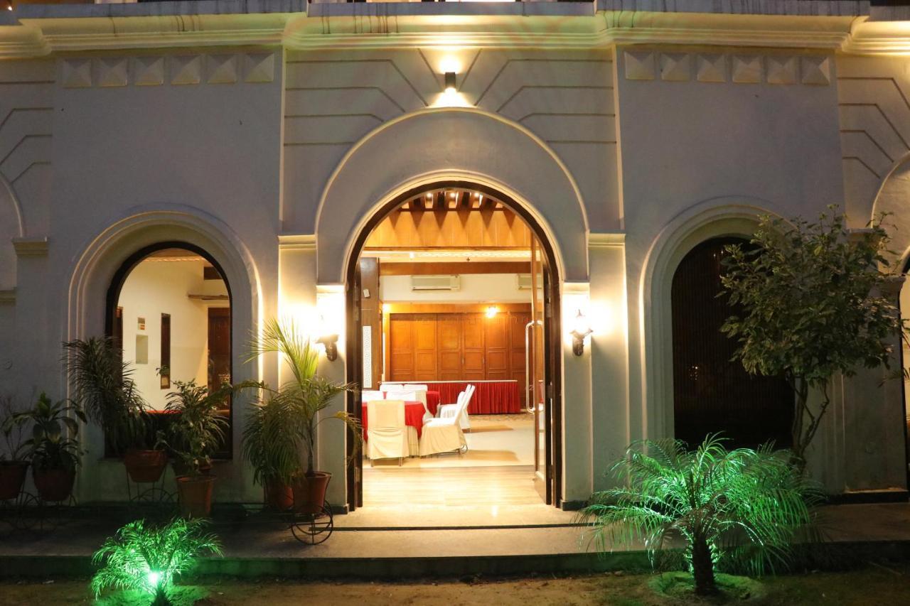 Hotel Pushap Palace Patiāla 외부 사진